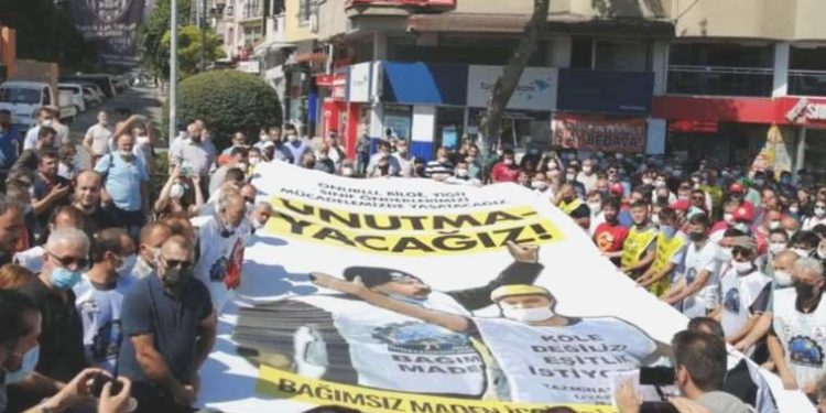 Madenciler Tahir Çetin ve Faik İnter vefat yıldönümlerinde Soma’da anıldı