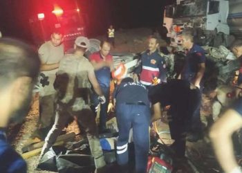 Mardin’de tanker ile kamyonet baş başa çarpıştı: 1 meyyit, 2 yaralı