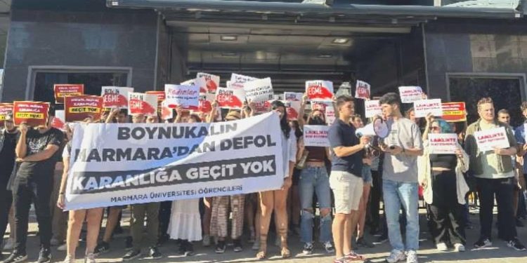 Marmara Üniversitesi öğrencilerinden Boynukalın’a protesto