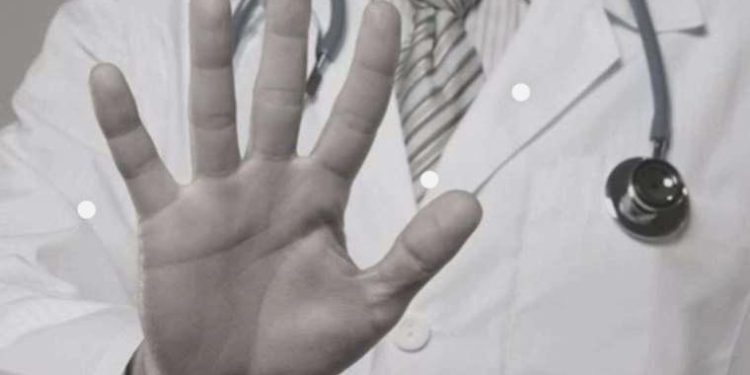 Mersin Kent Eğitim ve Araştırma Hastanesi’nde doktora muştalı hücum