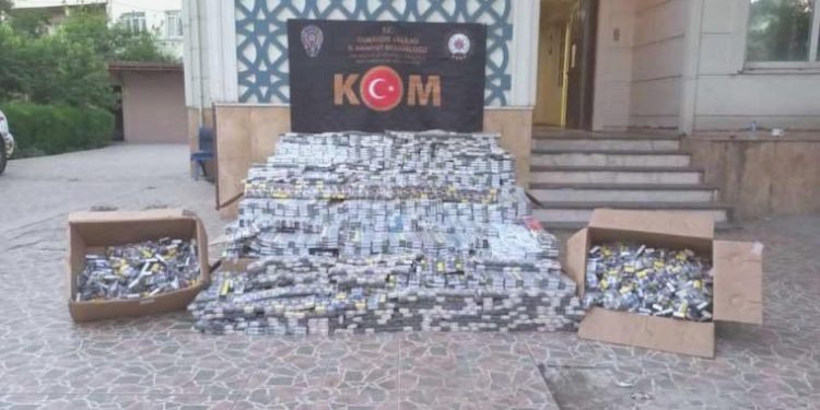 Minibüse bağlı römorkta bulundu… 26 bin paket kaçak sigara ele geçirildi!