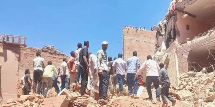 Mısır’da 8 katlı bina çöktü: 3 meyyit, 13 yaralı