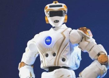 NASA, insansı astronot robotunun testlerine başladı