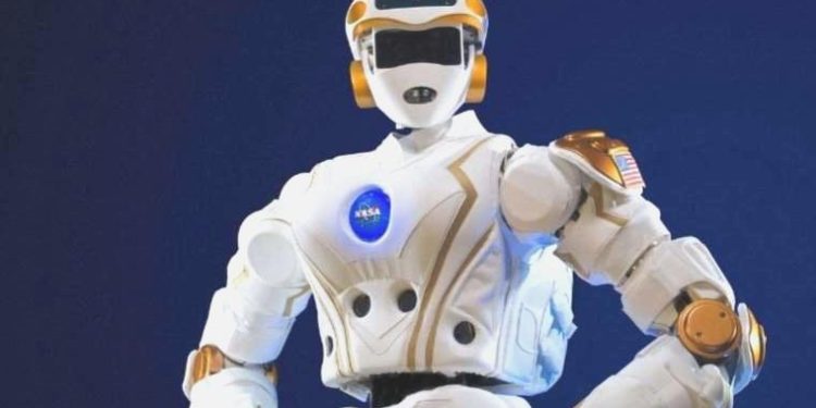 NASA, insansı astronot robotunun testlerine başladı