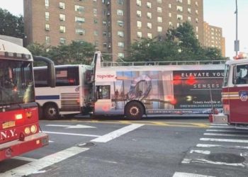 New York’ta tıp otobüsü ile otobüs çarpıştı: 18 yaralı