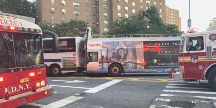 New York’ta tıp otobüsü ile otobüs çarpıştı: 18 yaralı