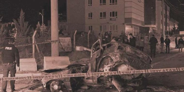 Niğde’de araba yayaya çarptıktan sonra yandı: 3 meyyit