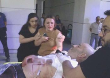 Oğlunun yardımına giden baba kalbinden bıçaklandı!