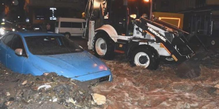 Ordu’da heyelan: Araçlar toprak altında kaldı, yollar suyla kaplandı