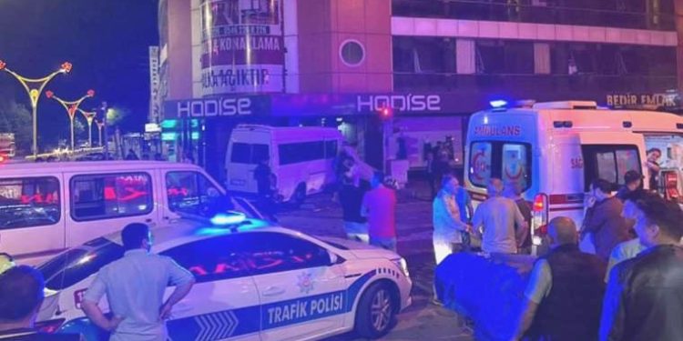 Ortalık savaş alanına döndü… Erzincan’da trafik kazası: 3 yaralı