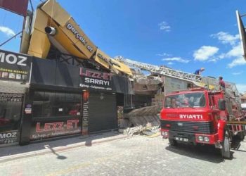 Osmaniye’de ağır hasarlı bina çöktü: 3 yaralı