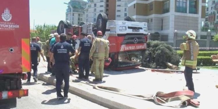 Pendik’te itfaiye aracı kaza yaptı: Çok sayıda yaralı!