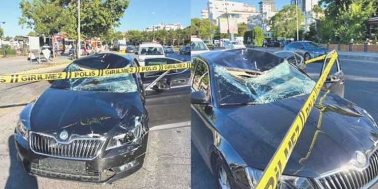 Polis denetiminden kaçan araba bisikletli kümenin ortasına daldı: 1 ölü!