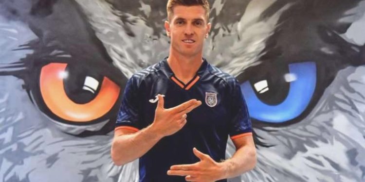 Polonyalı futbolcu Krzysztof Piatek imzayı attı