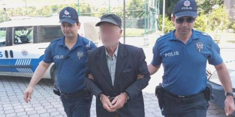 Samsun’da 81 yaşındaki şahıs iki komşusunu bıçakla yaraladı