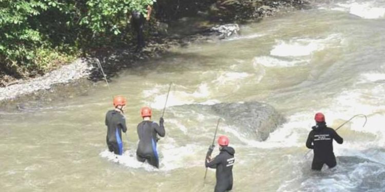 Sel nedeniyle dereye düşen bayanı arama çalışmaları devam ediyor