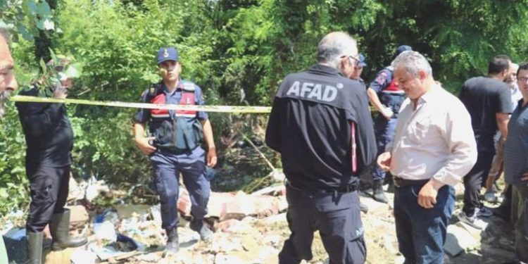 Sel sularına kapılan babasının cansız vücudunu buldu