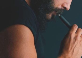 Sigaraya gelen artırımlar nedeniyle e-sigara kullanımı son devirlerde arttı: ‘Elektroniği de hiç günahsız değil’