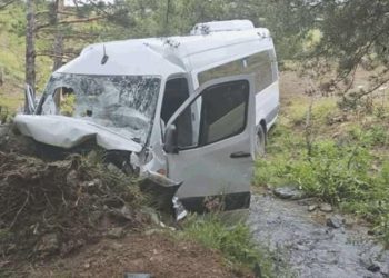Son Dakika: Erzincan’da şarampole devrilen minibüsteki 4 kişi öldü, 10 kişi yaralandı