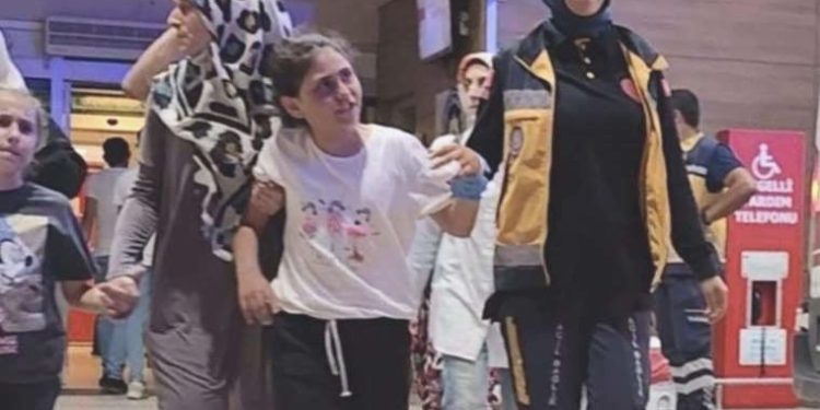 Tahterevallide oynayan Ecrin’in parmağı koptu