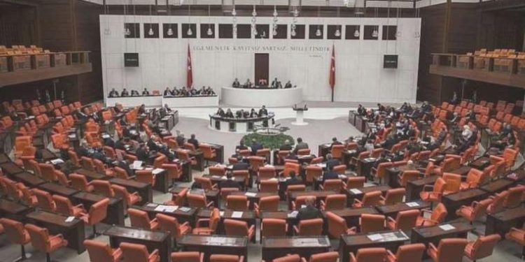 TBMM Komitelerinin meclis tatilinde çalışabilmesine dair karar Resmi Gazete’de