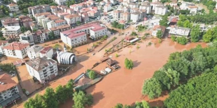 Tekrar birebir manzaralar! Karadeniz’i sel vurdu