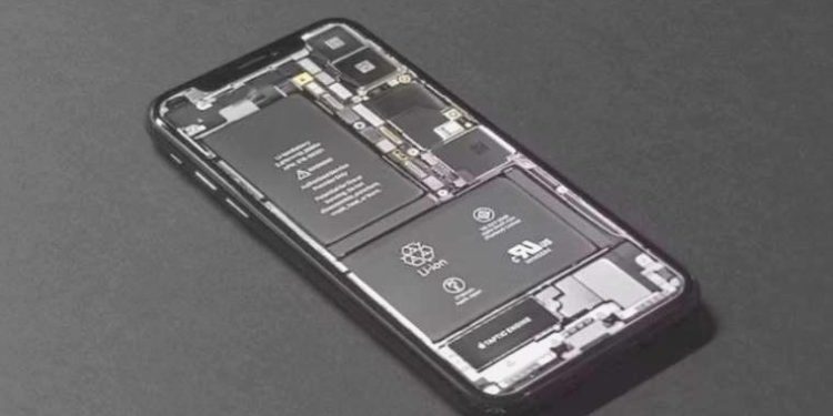 Telefonlarda çıkartılabilir pil periyodu geri mi dönüyor?