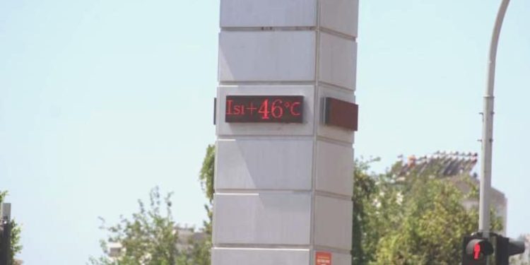 Termometreler 46 dereceyi gösterdi… Kıyı ve sokaklar boşaldı!