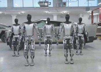 Tesla mağazalarında robotları kullanacak