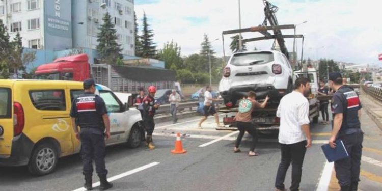 Trabzon’da 6 araçlı zincirleme kaza: 3 yaralı