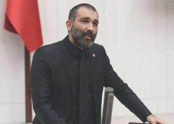 ‘Ülkeyi terk etti’ savlarına Barış Atay’dan cevap