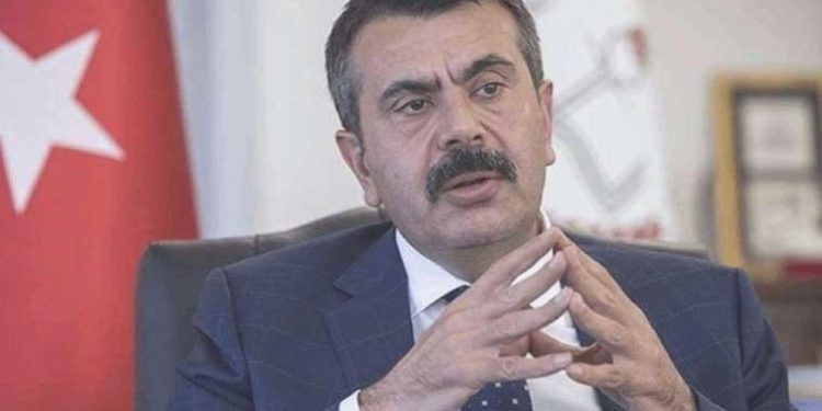 Ulusal Eğitim Bakanı Yusuf Tekin reaksiyon çeken kelamlarının akabinde geri adım attı