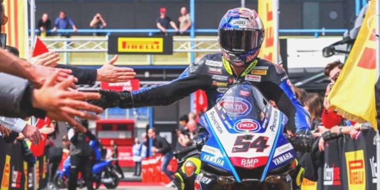 Ulusal motosikletçi Toprak Razgatlıoğlu İtalya’da ‘dalya’ yaptı