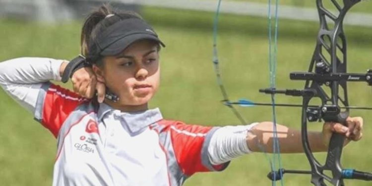 Ulusal okçu Hazal Burun’dan gümüş madalya