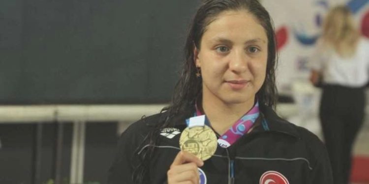 Ulusal yüzücü Merve Tuncel Sırbistan’da gümüş madalya kazandı