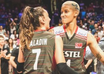 Üstün Lig takımları şampiyon Filenin Sultanları’nı kutladı