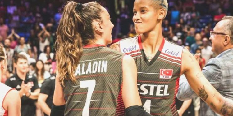 Üstün Lig takımları şampiyon Filenin Sultanları’nı kutladı