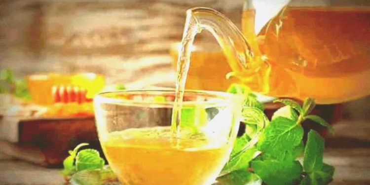 Uykusuzluğa yeterli gelen melisa çayının 17 yararı