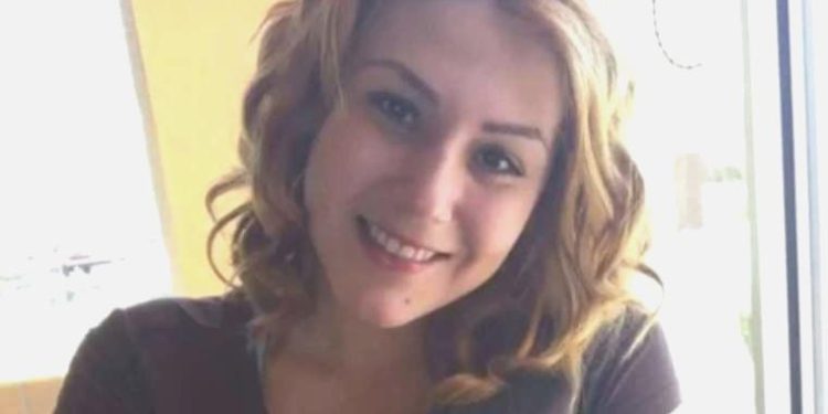 Uyuyan bayanın üstünden çim biçme makinesiyle geçti