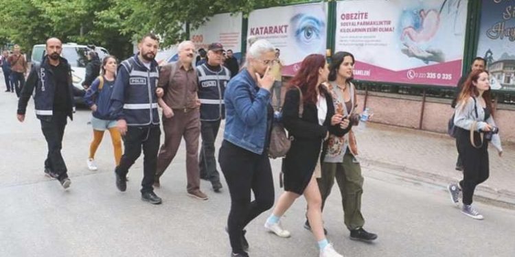 Valilik yasaklamıştı: Eskişehir’deki Onur Yürüyüşü’nde 18 gözaltı