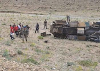 Van’da askeri araçla araba çarpıştı: 1 meyyit, 13 asker yaralı