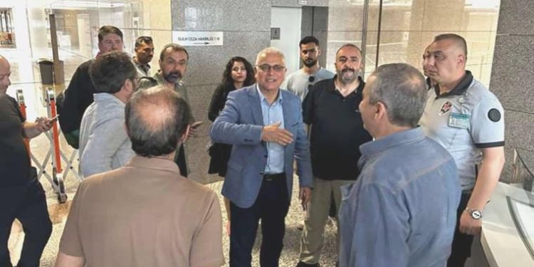 Yanardağ tutuklanmasının art planını yazdı: ‘CHP’deki değişim tartışmalarıyla da ilgili’