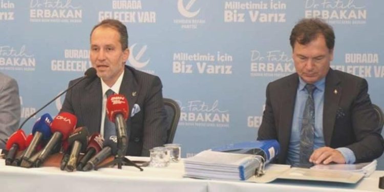 Yine Refah Partisi’nde ‘vergi’ isyanı: Erbakan’ın danışmanı ‘büyük hayal kırıklığı’ diyerek istifa etti