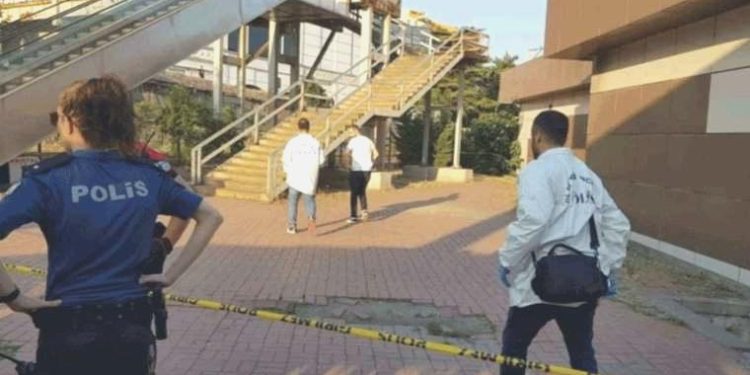 Yürüyen merdivenin altında bebek cesedi bulundu