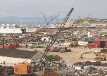 Zehir gemisi Aliağa’da: Libya’da uzun yıllar kimyasal atık depolamak için kullanılan tanker İzmir’e getirilmiş