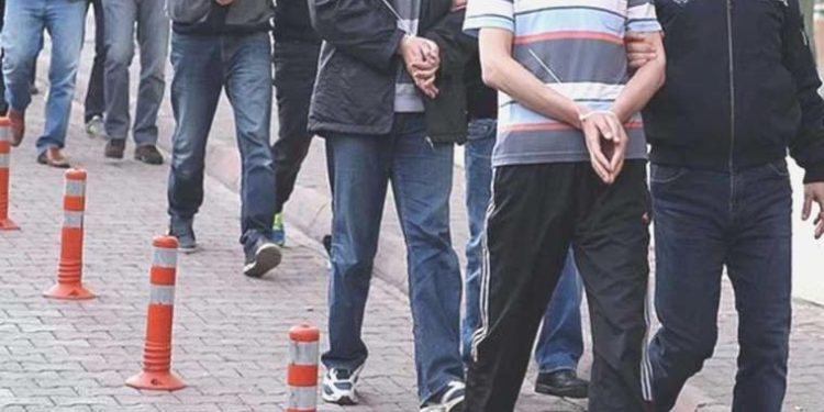 4 vilayette FETÖ operasyonu: 14 kuşkulu yakalandı!