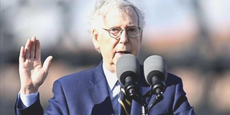 ABD’li 81 yaşındaki Senatör, toplantıda konuşurken 20 saniye donakaldı