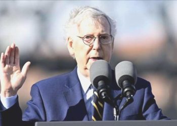 ABD’li 81 yaşındaki Senatör, toplantıda konuşurken 20 saniye donakaldı