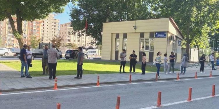 Adana’daki sarsıntı Kayseri’de de hissedildi… Yurttaşlar sokağa döküldü!