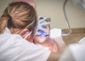 Ağız ve diş sıhhatinde kriz: Hastalara beş yıl sonraya randevu